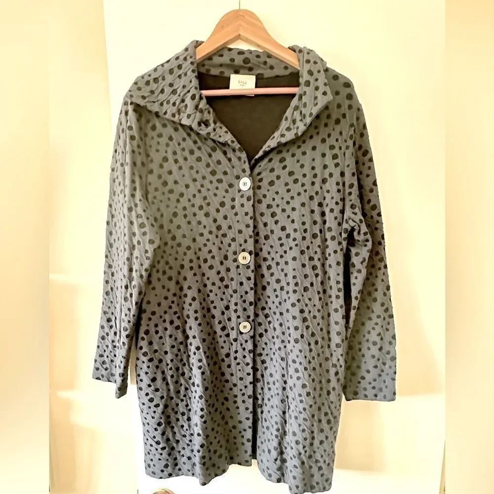 Unstructured lightweight jacket, fully lined. Cute polka dot detail.  Size L